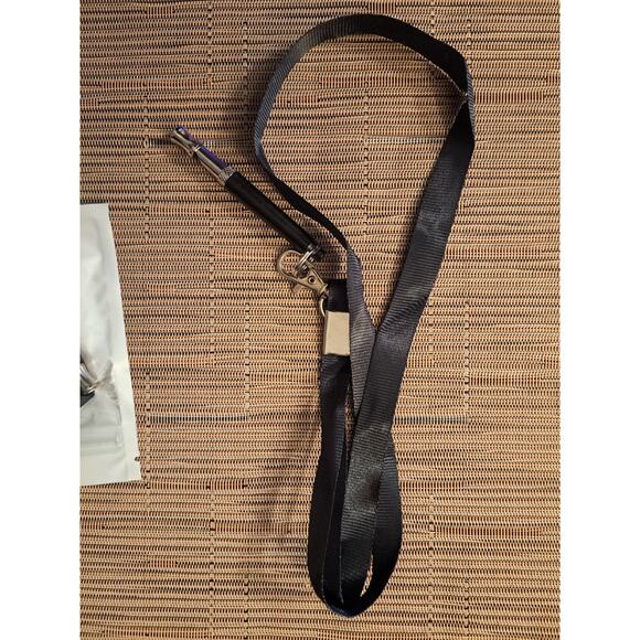 Black Ultrasonic Professional Dog Training Whistle and Training Clicker - Picture 3 of 5